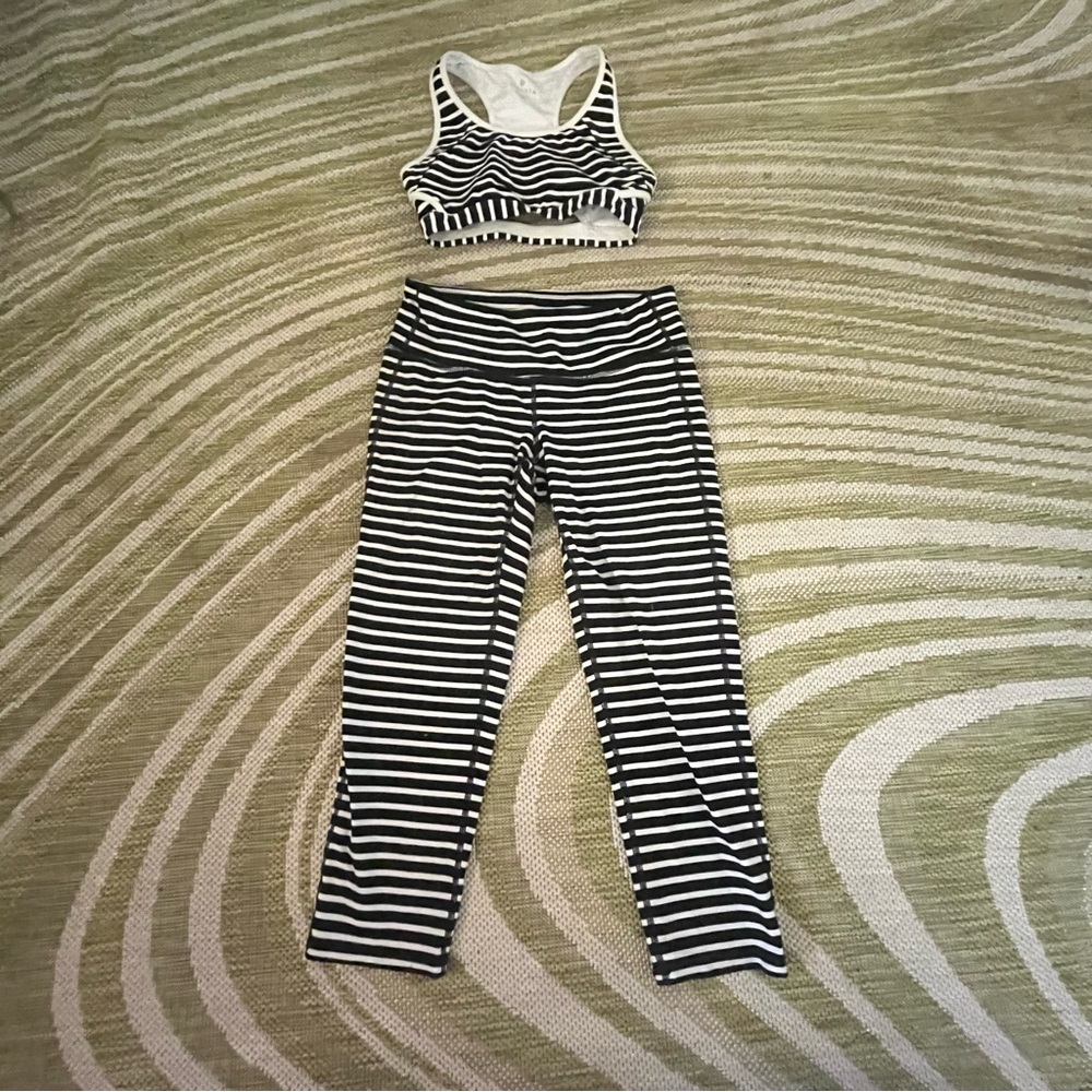 🖤🤍Athleta Striped Workout Set🤍🖤